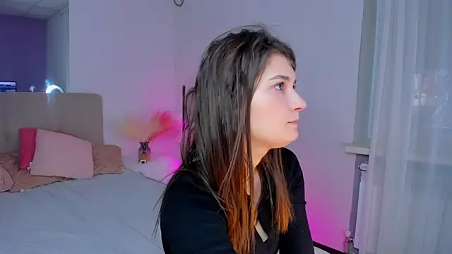 Snapshot of Laura_Leee chatting on 03-14-25, 06:21 Laura Leee online show from 03-14-25, 06:21