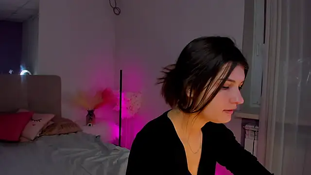 Snapshot of Laura_Leee chatting on 03-15-25, 06:25 Laura Leee online show from 03-15-25, 06:25