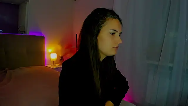 Snapshot of Laura_Leee chatting on 09-14-25, 05:17 Laura Leee online show from 09-14-25, 05:17