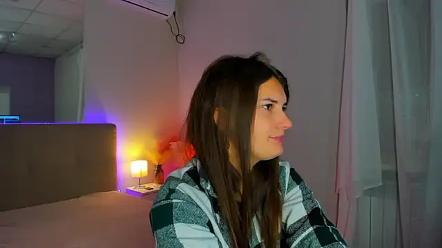 Snapshot of Laura_Leee chatting on 10-03-25, 05:15 Laura Leee online show from 10-03-25, 05:15