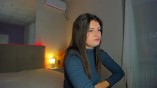 Snapshot of Laura_Leee chatting on 10-06-25, 05:27 Laura Leee online show from 10-06-25, 05:27