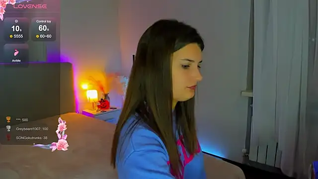 Snapshot of Laura_Leee chatting on 10-13-25, 05:35 Laura Leee online show from 10-13-25, 05:35