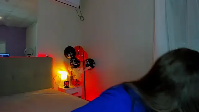 Snapshot of Laura_Leee chatting on 11-01-25, 06:48 Laura Leee online show from 11-01-25, 06:48