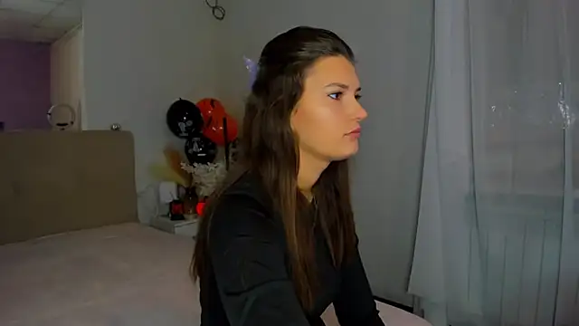 Snapshot of Laura_Leee chatting on 11-02-25, 06:05 Laura Leee online show from 11-02-25, 06:05