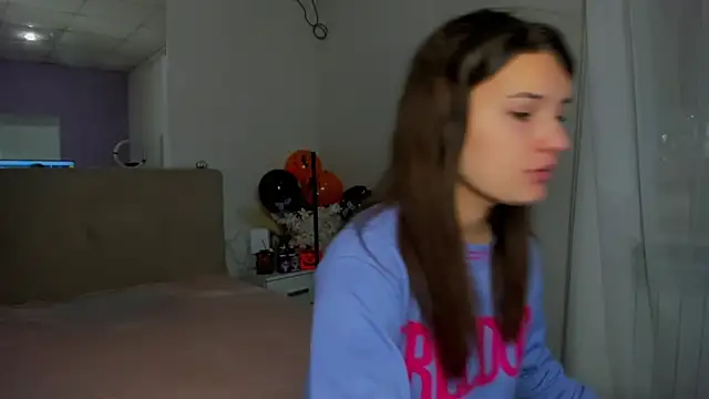 Snapshot of Laura_Leee chatting on 11-05-25, 06:02 Laura Leee online show from 11-05-25, 06:02