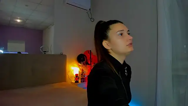 Snapshot of Laura_Leee chatting on 11-06-25, 06:14 Laura Leee online show from 11-06-25, 06:14