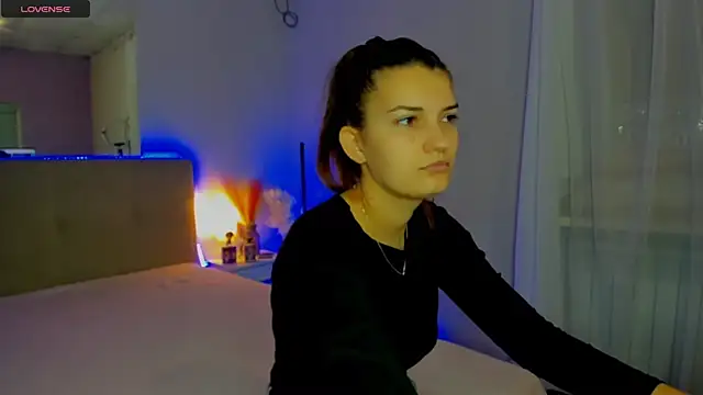 Snapshot of Laura_Leee chatting on 11-11-25, 06:13 Laura Leee online show from 11-11-25, 06:13