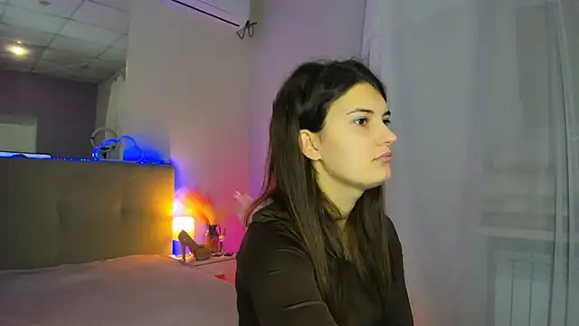 Snapshot of Laura_Leee chatting on 11-30-25, 05:55 Laura Leee online show from 11-30-25, 05:55