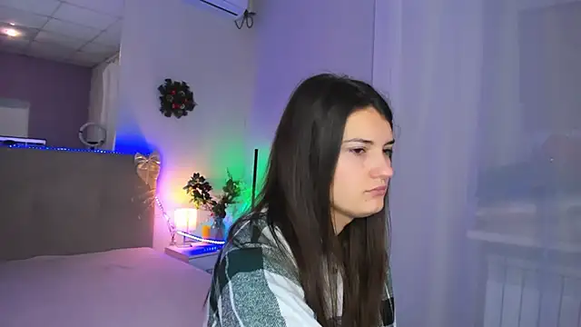 Laura Leee online show from 12-23-25, 06:11