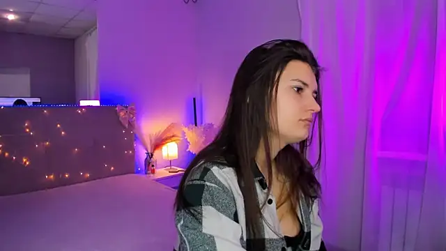 Laura Leee online show from 03-28-26, 05:51