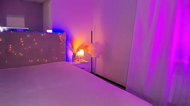 Laura Leee online show from 04-07-26, 04:57