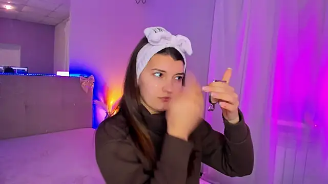 Laura Leee online show from 04-09-26, 06:19