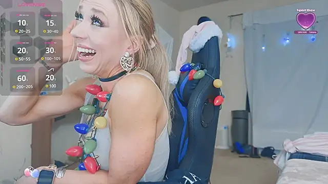 Snapshot of VeronicaRonnieTaylor chatting on 12-24-24, 08:11 VeronicaRonnieTaylor online show from 12-24-24, 08:11