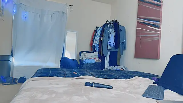 Snapshot of VeronicaRonnieTaylor chatting on 12-24-24, 08:27 VeronicaRonnieTaylor online show from 12-24-24, 08:27