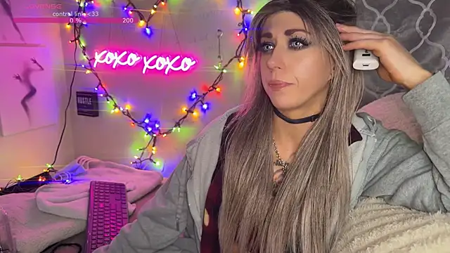 Snapshot of VeronicaRonnieTaylor chatting on 12-02-25, 09:32 VeronicaRonnieTaylor online show from 12-02-25, 09:32