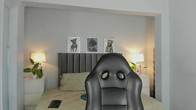 Madie  collins online show from 11-12-25, 11:43