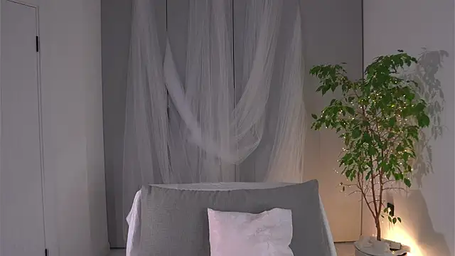 lorrie love story online show from 11-16-25, 07:03