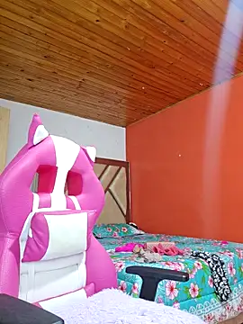 Shermie24 online show from 10-25-25, 03:14