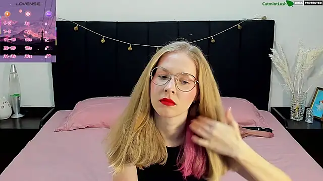 Snapshot of CatmintLush chatting on 06-17-26, 11:38 CatmintLush online show from 06-17-26, 11:38