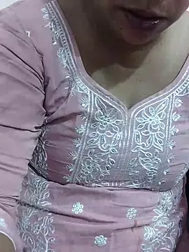 Snapshot of Urmila_bhabhii chatting on 04-27-26, 09:18 Urmila bhabhii online show from 04-27-26, 09:18