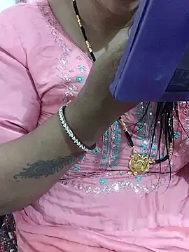Snapshot of Urmila_bhabhii chatting on 04-29-26, 03:21 Urmila bhabhii online show from 04-29-26, 03:21