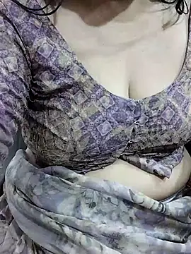 Snapshot of Urmila_bhabhii chatting on 05-18-26, 04:07 Urmila bhabhii online show from 05-18-26, 04:07