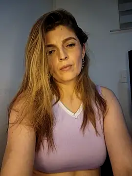 Snapshot of Lizzymontanaa chatting on 03-09-25, 01:04 Lizzymontanaa online show from 03-09-25, 01:04