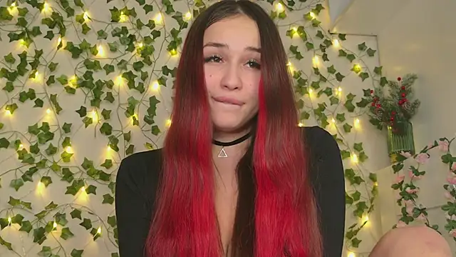 Snapshot of Brenda_M00n chatting on 12-28-24, 06:40 Brenda M00n online show from 12-28-24, 06:40