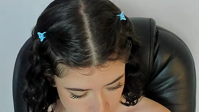 melody suarez online show from 02-07-25, 01:36