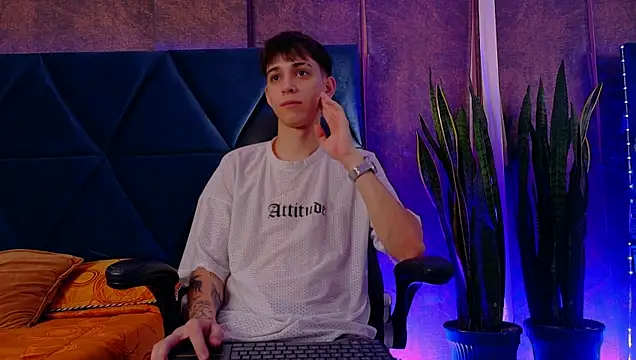 Lion Foster01 online show from 12-04-25, 09:34