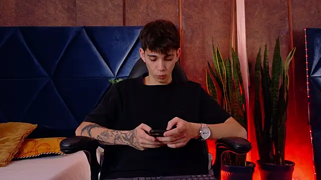 Lion Foster01 online show from 12-13-25, 09:53