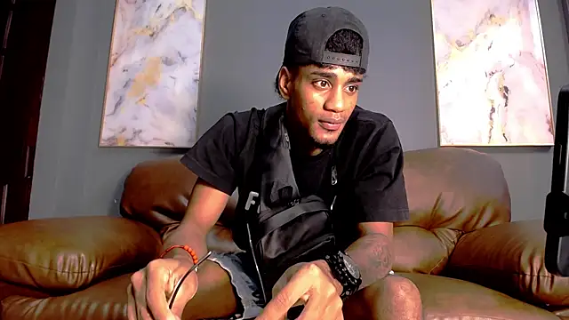 Snapshot of AaronCruz_ chatting on 01-10-25, 07:43 AaronCruz online show from 01-10-25, 07:43