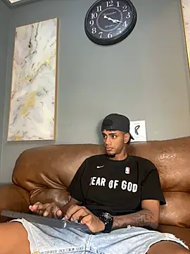 Snapshot of AaronCruz_ chatting on 01-10-25, 11:08 AaronCruz online show from 01-10-25, 11:08