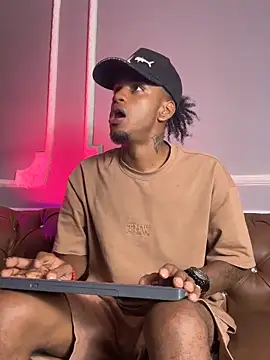 Snapshot of AaronCruz_ chatting on 01-14-25, 02:22 AaronCruz online show from 01-14-25, 02:22