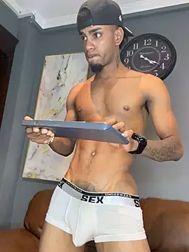 Snapshot of AaronCruz_ chatting on 01-27-25, 07:24 AaronCruz online show from 01-27-25, 07:24