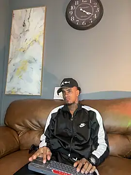 Snapshot of AaronCruz_ chatting on 02-06-25, 07:18 AaronCruz online show from 02-06-25, 07:18