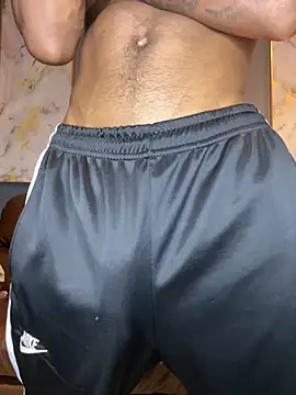 Snapshot of AaronCruz_ chatting on 02-07-25, 01:25 AaronCruz online show from 02-07-25, 01:25