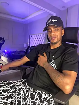 Snapshot of AaronCruz_ chatting on 02-08-25, 10:40 AaronCruz online show from 02-08-25, 10:40