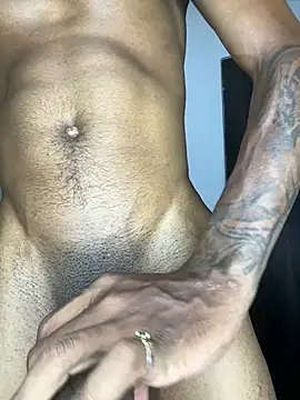 Snapshot of AaronCruz_ chatting on 02-09-25, 06:33 AaronCruz online show from 02-09-25, 06:33