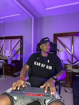 Snapshot of AaronCruz_ chatting on 02-10-25, 07:38 AaronCruz online show from 02-10-25, 07:38