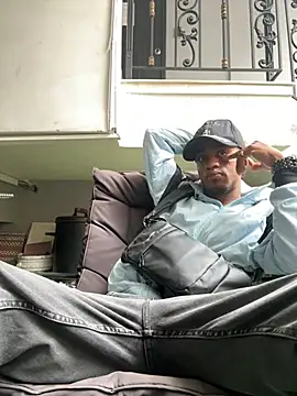 Snapshot of AaronCruz_ chatting on 02-12-25, 01:06 AaronCruz online show from 02-12-25, 01:06