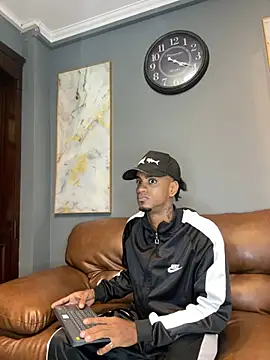 Snapshot of AaronCruz_ chatting on 02-15-25, 01:27 AaronCruz online show from 02-15-25, 01:27