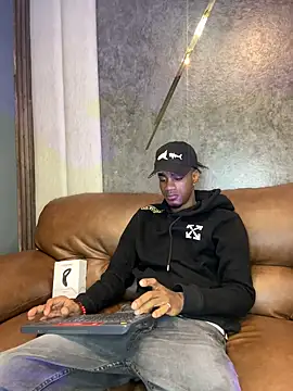 Snapshot of AaronCruz_ chatting on 02-18-25, 12:49 AaronCruz online show from 02-18-25, 12:49