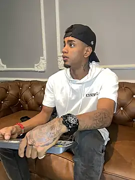 Snapshot of AaronCruz_ chatting on 02-28-25, 12:42 AaronCruz online show from 02-28-25, 12:42