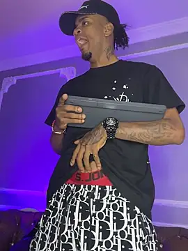 Snapshot of AaronCruz_ chatting on 03-01-25, 01:40 AaronCruz online show from 03-01-25, 01:40