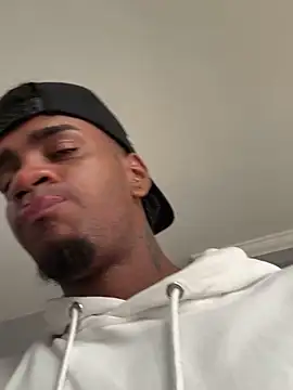 Snapshot of AaronCruz_ chatting on 03-10-25, 07:18 AaronCruz online show from 03-10-25, 07:18