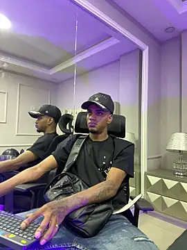 Snapshot of AaronCruz_ chatting on 03-21-25, 01:45 AaronCruz online show from 03-21-25, 01:45