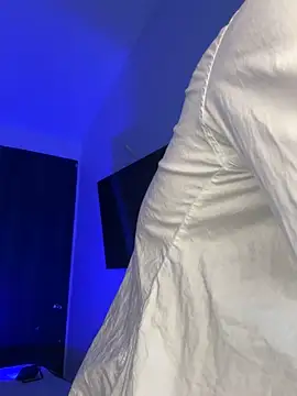 Snapshot of AaronCruz_ chatting on 10-01-25, 03:45 AaronCruz online show from 10-01-25, 03:45