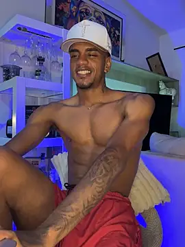 Snapshot of AaronCruz_ chatting on 10-05-25, 05:28 AaronCruz online show from 10-05-25, 05:28