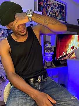 Snapshot of AaronCruz_ chatting on 10-08-25, 04:54 AaronCruz online show from 10-08-25, 04:54